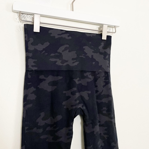 Spanx EcoCare Seamless Black Camo High Waisted Leggings Size Small Slimming - Picture 3 of 6